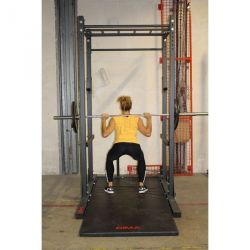 CAGE A SQUAT